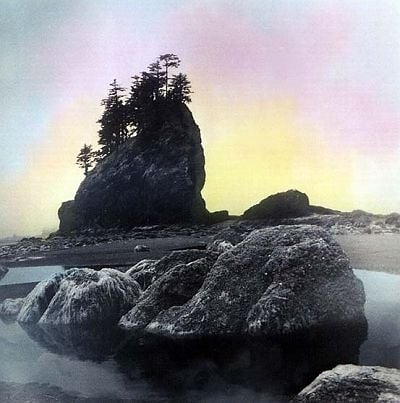 Drawing Islands in the Sand - Alexis Dillon | PHOTOGRAPHER