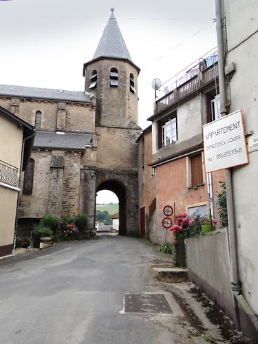 Archway in Coupiac - Alexis Dillon | PHOTOGRAPHER