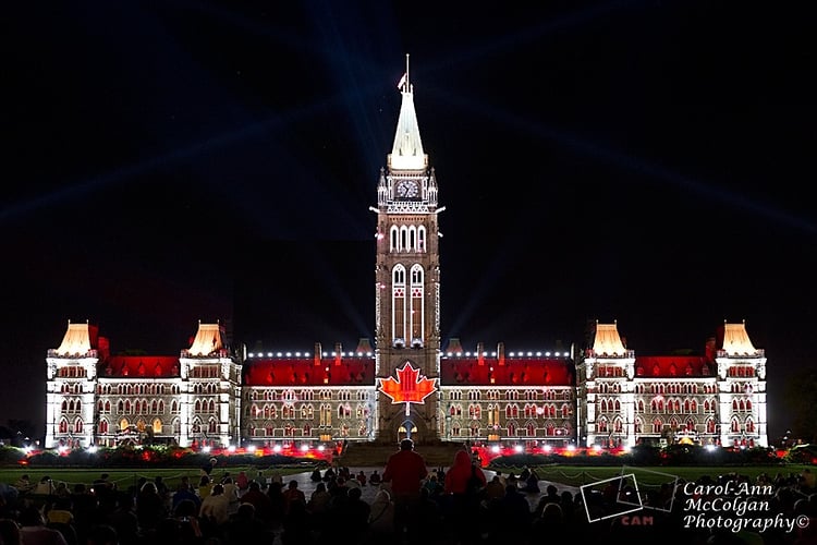142 - La Colline du Parlement / Parliament Hill - www.camphoto.ca
