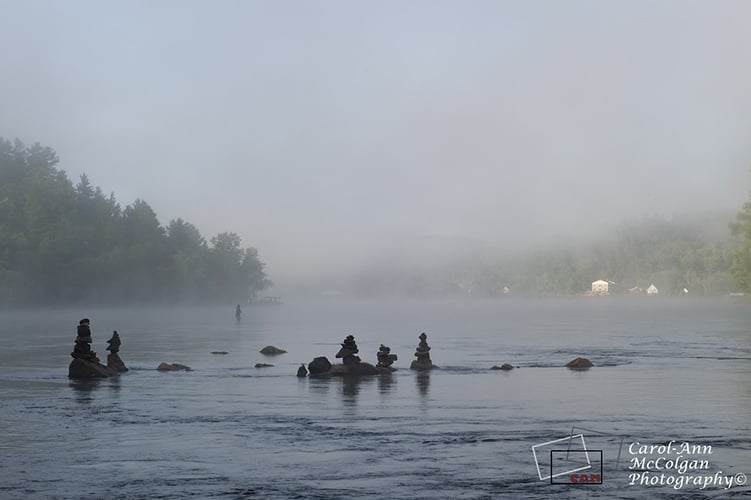147 - Inukshuks à Wakefield / Wakefield Inukshuks - www.camphoto.ca