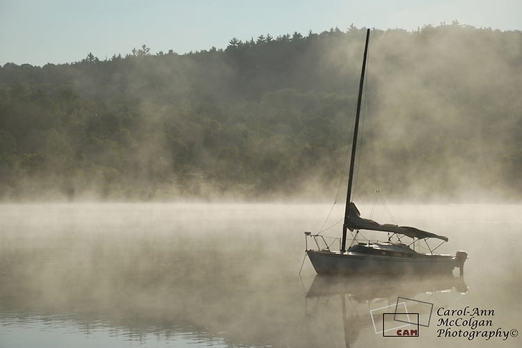 23 - Bateau & Brouillard / Boat & Mist - www.camphoto.ca