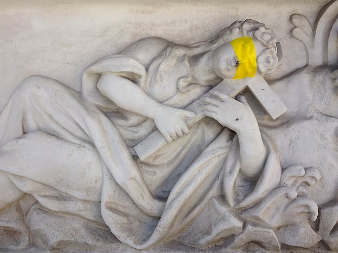 Benoit Izard Bizard 2012 - GuestRoomMaribor