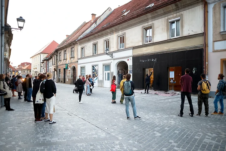Elie Mouhanna Eng - GuestRoomMaribor