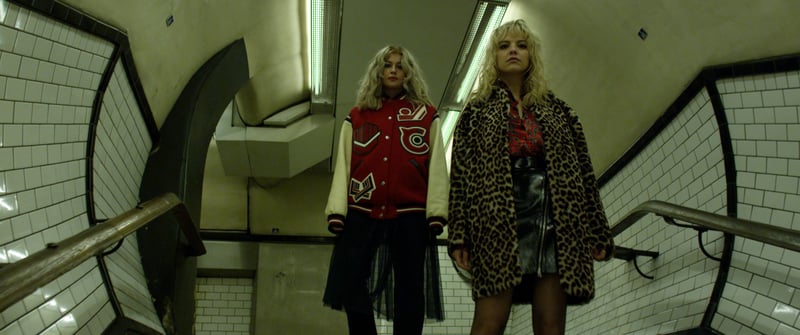 Chloe Wallace & Laura Hayden - JAVIER CORTÉS