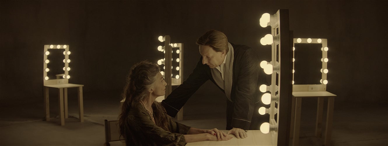 Empire Medium Length Art Film - JAVIER CORTÉS