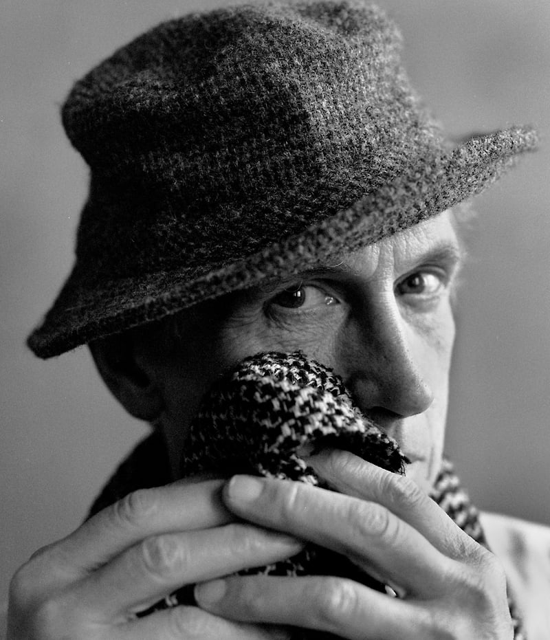 Mark M - M.ESCRIBANO