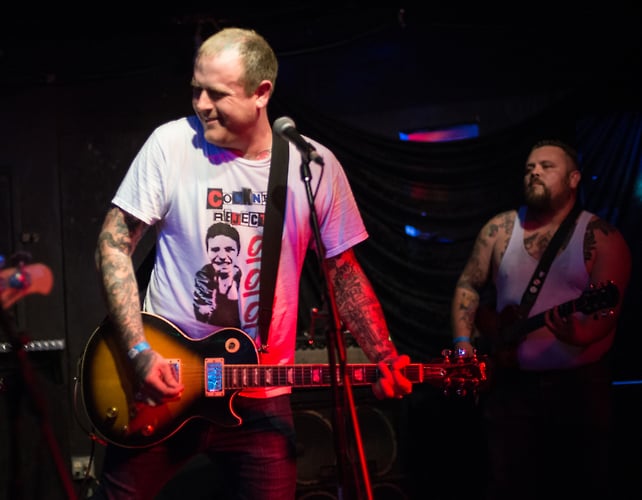 Setting Sons. - Melissa Uroff