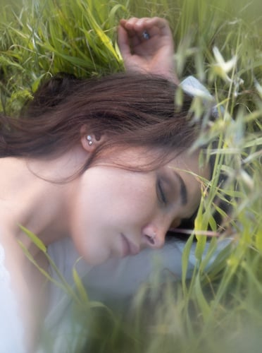 She Tastes Of Wildflowers - Maggie Middlebrook